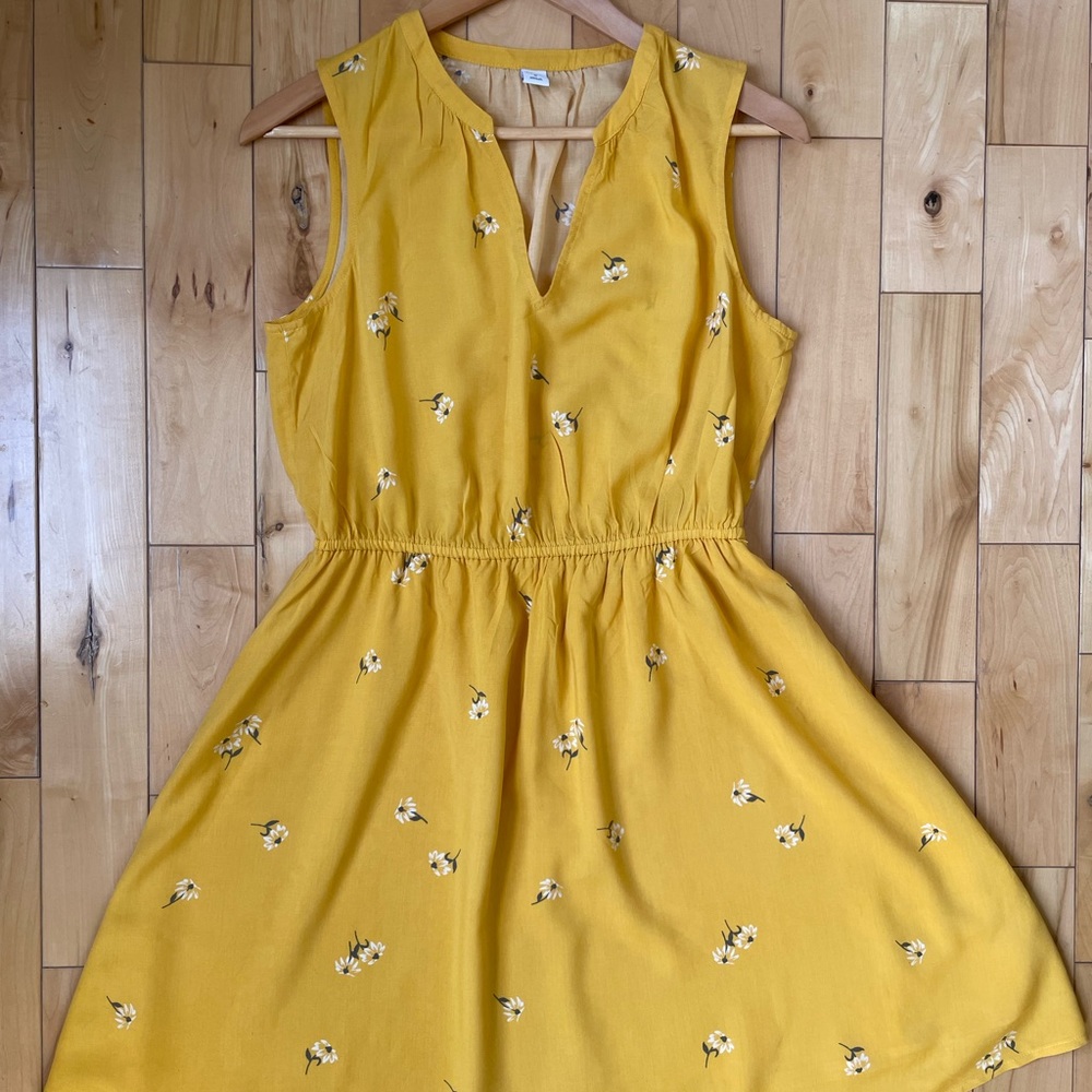 Sleeveless floral yellow dress
